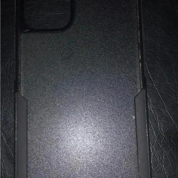 11 Pro max OtterBox case and clear Amazon case - Picture 3 of 10